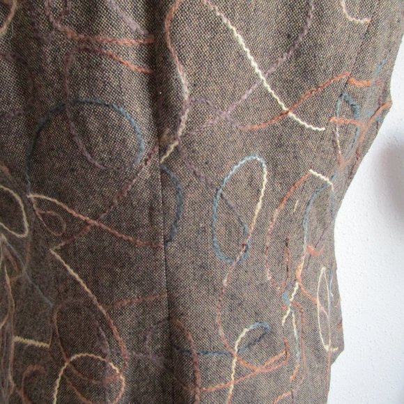 Brown preppy vest with yarn embellishments Coldwater Creek size 6 - Picture 15 of 16
